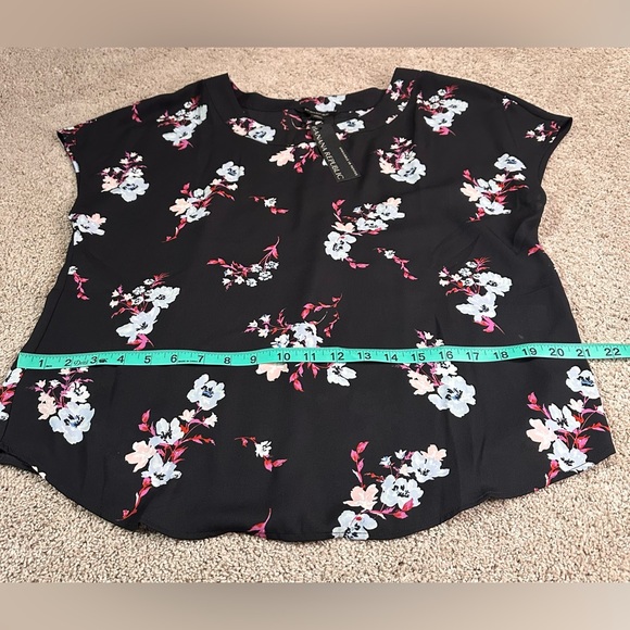 NWT Banana Republic Floral Short Sleeve Crew Neck Blouse Size M - Picture 10 of 11